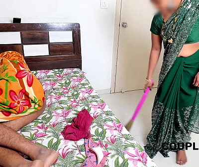 कोमल ने सुबह सुबह दो बार चोदा अब ये कामवाली ऊपर से आकर डाल मारा लैंड तोड़ोगी क्या