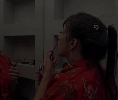 Morena de clitóris grande traindo o futuro marido, com 2 caras