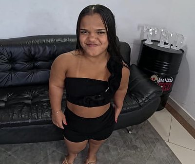 A primeira vez da anãzinha Baixinha Bundudinha e ela resolveu fazer seu primeiro anal